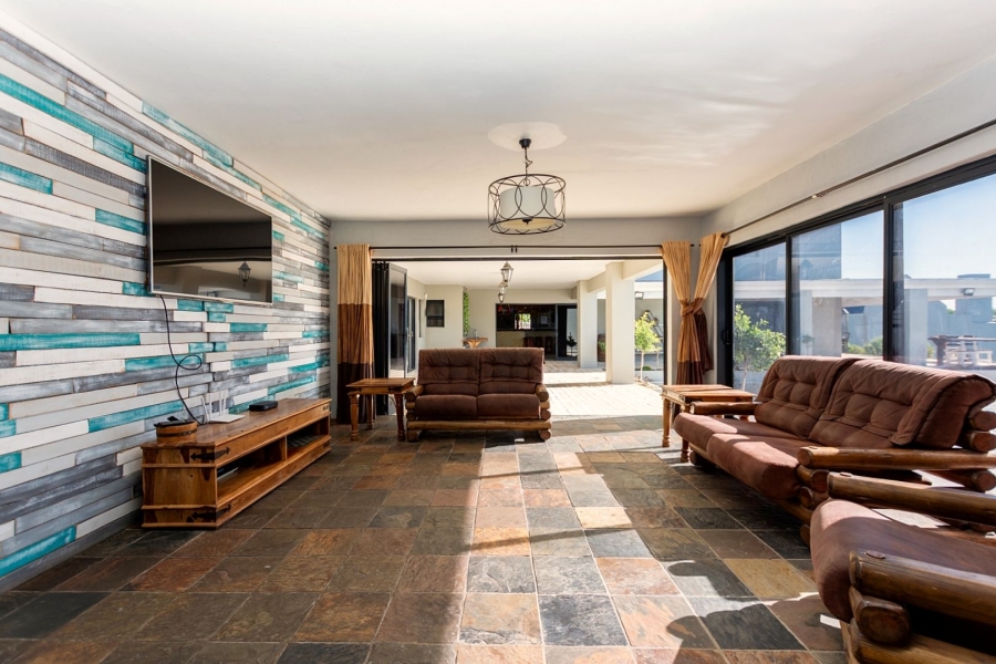 13 Bedroom Property for Sale in Olifantskop Western Cape
